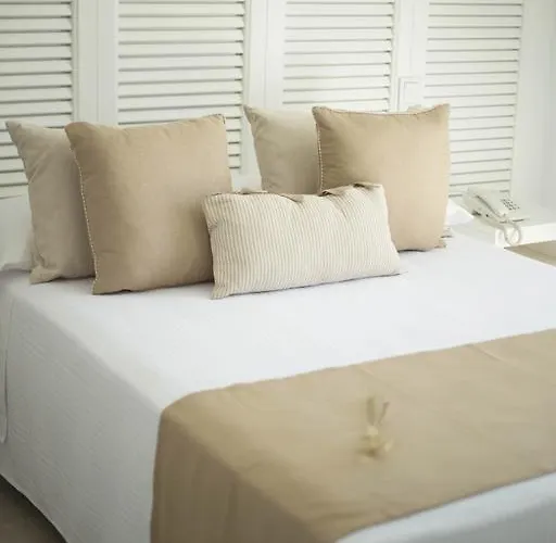 El Trebol Bar & Only Adults 4*