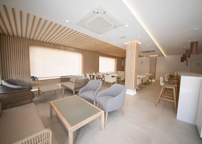 게스트하우스 El Trebol Bar & Only Adults 4*